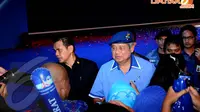 SBY langsung menemui para kader Partai Demokrat yang hadir usai berpidato dan bernyayi bersama di Hall D JIExpo Kemayoran, Jakarta (3/4/14) (Liputan6.com/Helmi Fithriansyah)