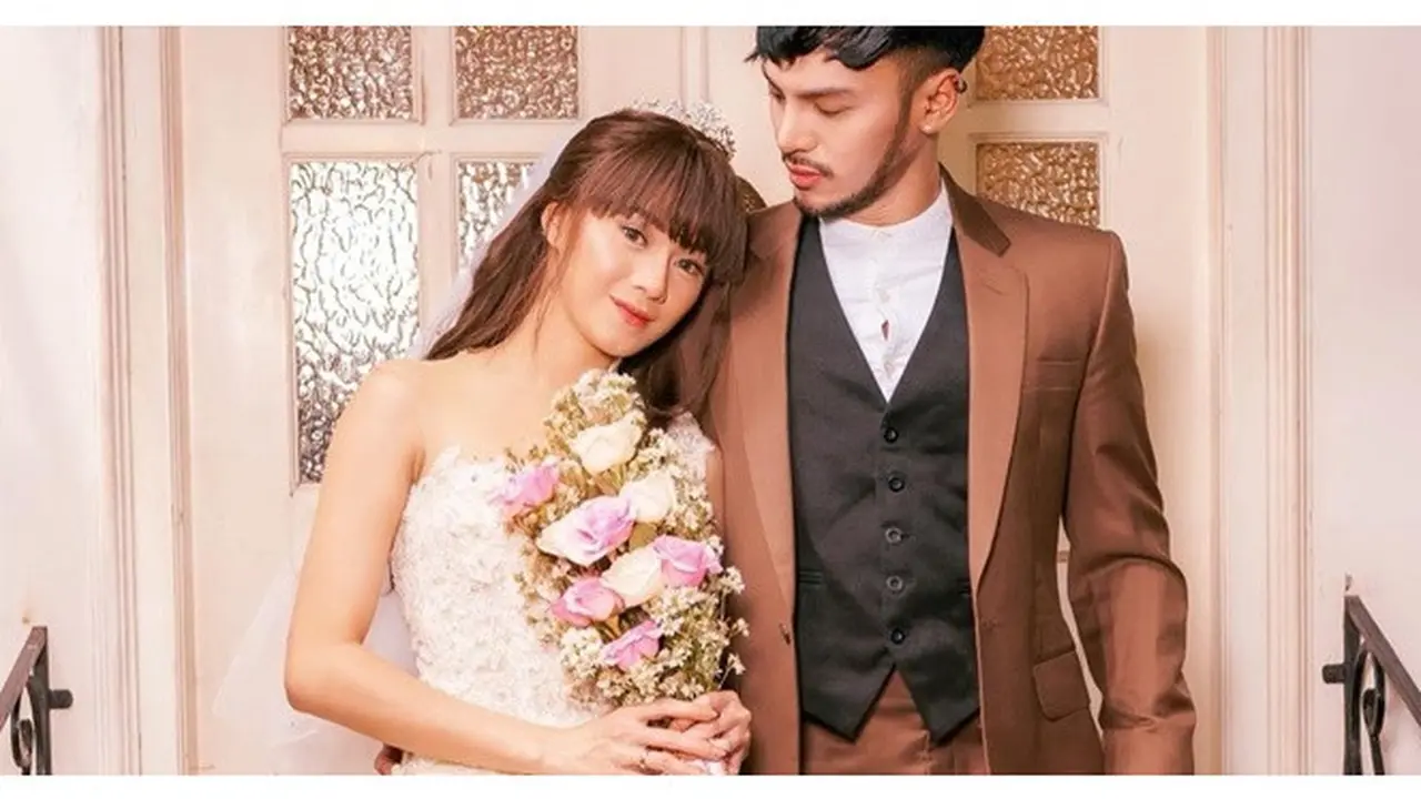 6 Potret Dara The Virgin dan Tyo Anak Bintang, Mesra Pakai Baju Pengantin
