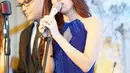 Paras cantik Melisa Hartanto saat bernyanyi ini berhasil membuat banyak pendengar musik terpesona. Terlebih suara merdunya berhasil menghibur banyak orang yang menghadiri acara pernikahan yang mengundang Melisa sebagai wedding singer. (Liputan6.com/IG/@melisahart_)