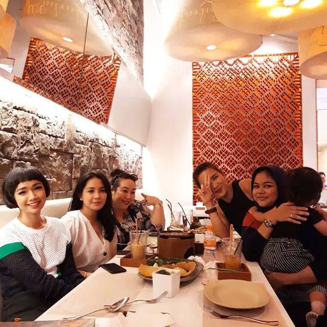 5 Potret dan Kabar Terbaru Diva Nadia, Dulu Pernah Tenar Karena Film 'Di Sini Ada Setan'