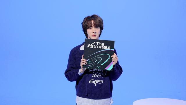 Jin dan Single Barunya The Astronaut.
