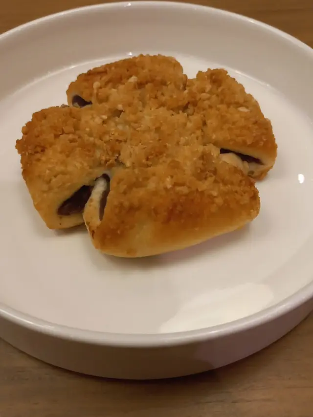 Peanut Crumble Red Bean Bread