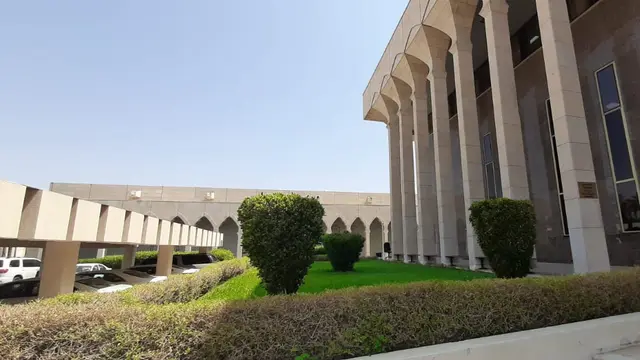 Percetakan Alquran terbesar di dunia  berada dalam Kompleks Percetakan Alquran Raja Fahd atau Majma Malik Fahd Li Thibaah Mushaf Syarif.  MCH 2019
