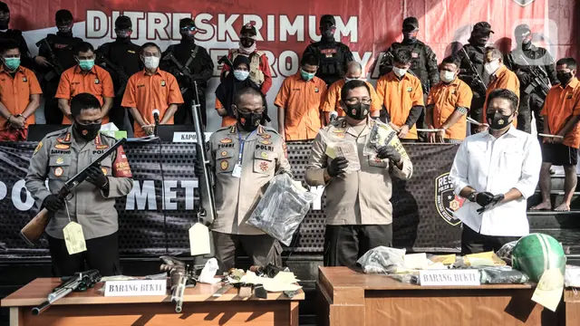 FOTO: Polisi Bekuk 12 Tersangka Pembunuhan Pengusaha Pelayaran
