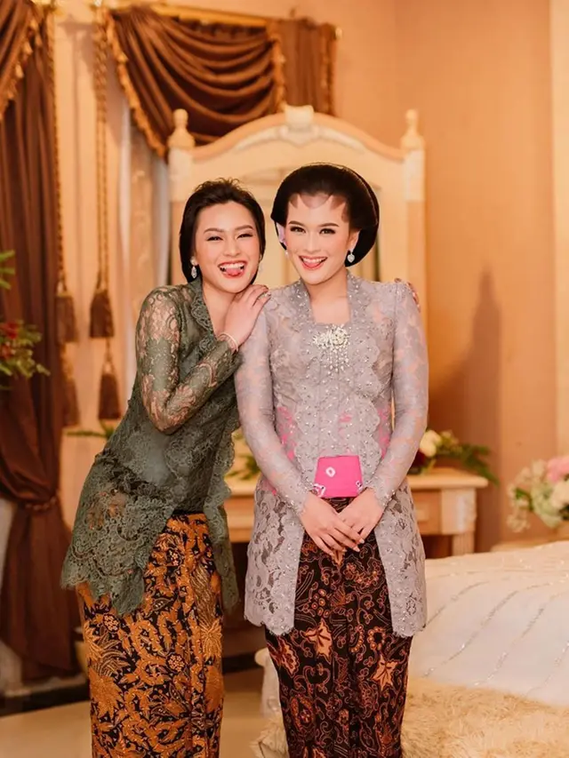 6 Potret Kompak Twindy Rarasati dan Saudara Kembarnya, Saling Dukung
