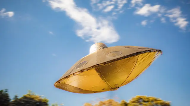 Ilustrasi UFO dan Alien