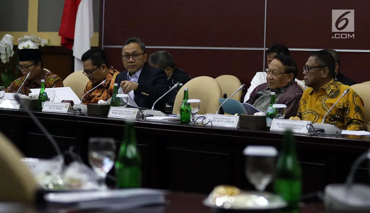 Ketua MPR Zulkifli Hasan menggelar rapat gabungan pimpinan MPR di Kompleks Parlemen, Senayan, Jakarta, Rabu (24/7/2019). Rapat membahas persiapan Sidang Tahunan MPR 16 Agustus mendatang dan persiapan Sidang Akhir Masa Jabatan MPR  periode 2014-2019. (Liputan6.com/Johan Tallo)