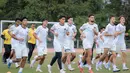 Menghadapi Myanmar U-22, skuad Garuda Muda harus mampu tampll sempurna dan meraih kemenangan untuk menjaga asa lolos ke semifinal SEA Games 2025. Tampak dalam foto, pemain Timnas Indonesia U-22 melakukan sesi latihan resmi jelang melawan Myamar pada matchday kedua Grup C SEA Games 2025. (Bola.com/ Bagaskara Lazuardi)
