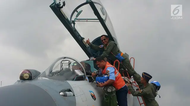 Panglima dan Kapolri Saat Naik Sukhoi