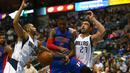 Pemain Detroit Pistons, Kentavious Caldwell-Pope #5 melakukan duel dengan para pemain Dallas Mavericks, Detroit menang 102-96 pada lanjuta NBA di American Airlines Center, Dallas. (Getty Images License Agreement. Ronald Martinez/Getty Images/AFP)