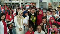 Rio Haryanto, disambut komunitas masyarakat Indonesia saat tiba di Bandara Internasional Pierre Elliott Trudeau, Montreal, Kanada, Minggu (5/6/2016). (Bola.com/Media Relations Rio Haryanto)