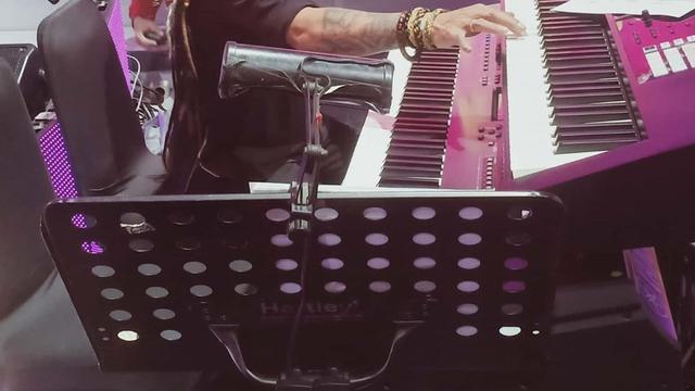 Potret gaya rambut gondrong gimbal Cak Sodiq Monata