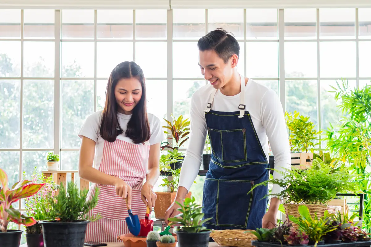 pasangan cinta bahagia kencan