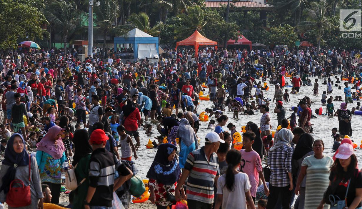 Foto Menikmati Hari Kedua Lebaran Di Kawasan Ancol News