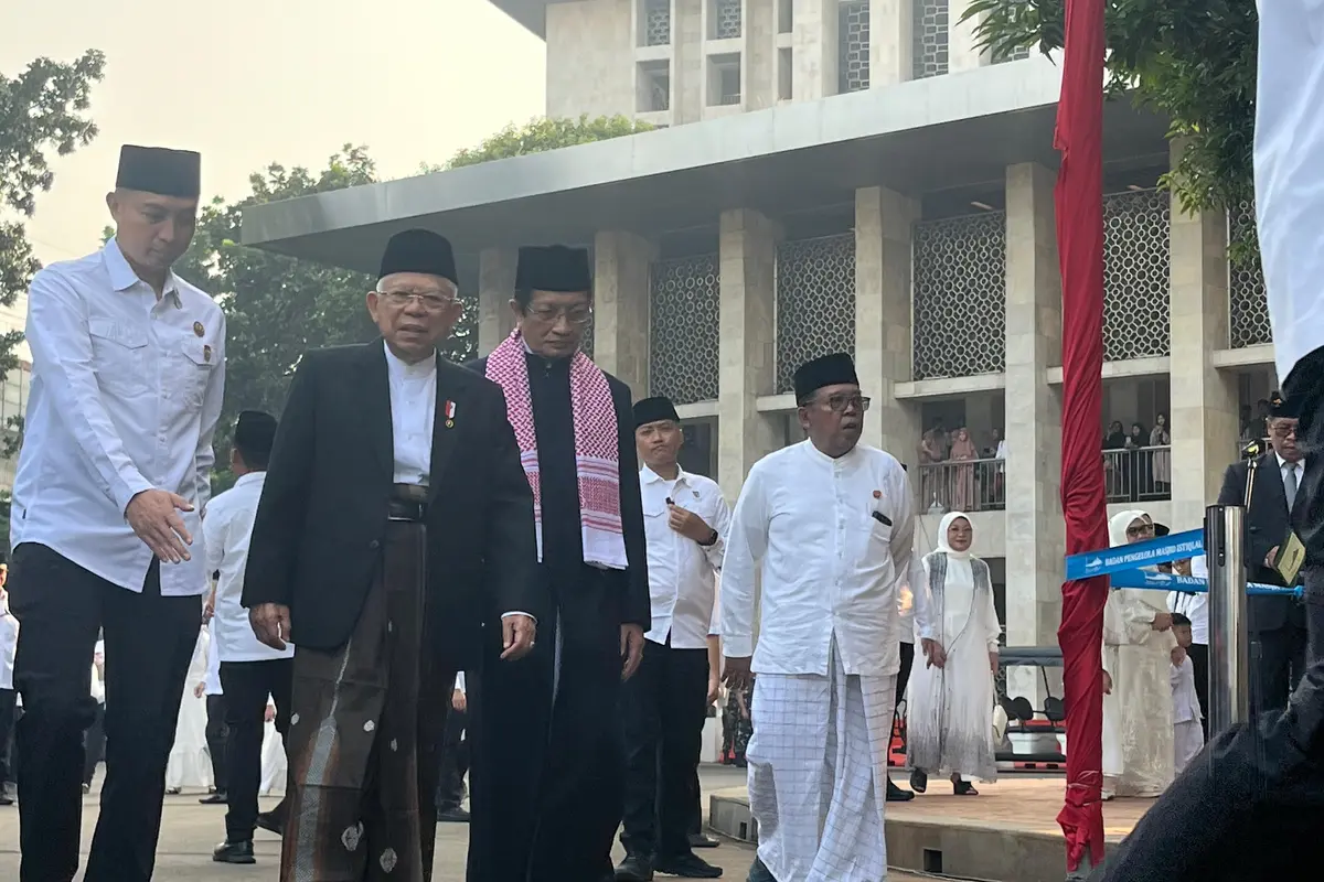 Wakil Presiden (Wapres) RI Ma'ruf Amin menggelar Salat Idul Adha di Masjid Istiqlal, Senin (17/6/2024).