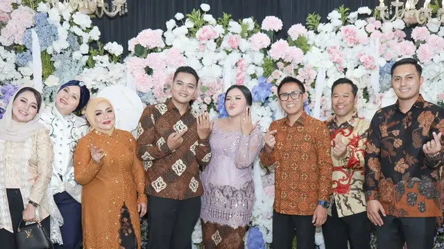 6 Potret Lamaran Dewi Nurmania Anak Muzdalifah, Usai Wisuda Langsung Dilamar