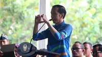 Presiden Joko Widodo atau Jokowi memberi sambutan dalam peringatan Hari Disabilitas Internasional 2018 di Bekasi, Jawa Barat, Senin (3/12). Menurut Jokowi, Indonesia memiliki banyak penyandang disabilitas yang berprestasi. (Liputan6 com/Angga Yuniar)