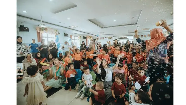 6 Potret Baby Issa Anak Nikita Willy Rayakan Ultah di Panti Asuhan, Penuh Kesan