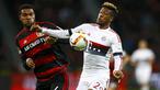 Pemain Bayern Munchen, Kingsley Coman, berebut bola dengan bek Leverkusen, Jonathan Tah, pada laga Bundesliga di Stadion BayArena, Jerman, Sabtu (6/2/2016). Kedua tim bermain imbang 0-0. (Reuters/Wolfgang Rattay)