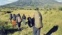 Mendaki Gunung Saat Puasa? Siapa Takut