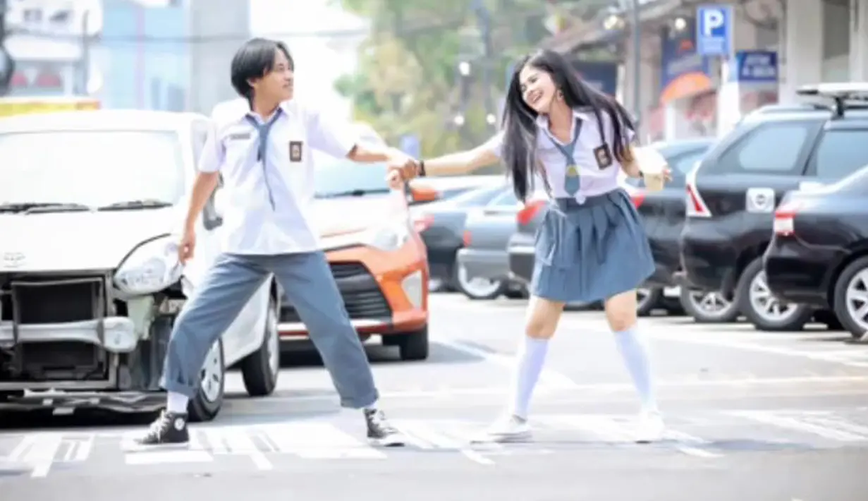 14 tahun membina rumah tangga, Epy Kusnandar dan sang istri Karina Ranau bak dua sejoli yang masih dimabuk cinta. (FOTO: instagram.com/karinaranau9)