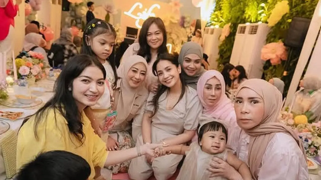 Selvi Ananda  di Ulang Tahun Lily Putri Nagita Slavina