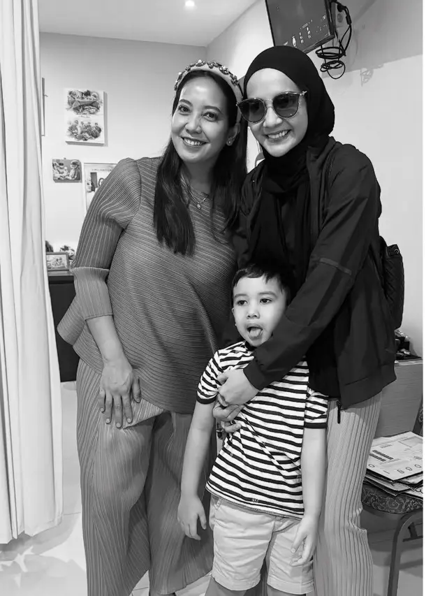 Zaskia Sungkar tampil dengan outfit santai saat pemeriksaan  Kehamilan Anak ke-2. [@zaskiasungkar15]