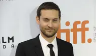 Tobey Maguire dan Jennifer Meyer Resmi Cerai Setelah Hampir 10 Tahun Pisah