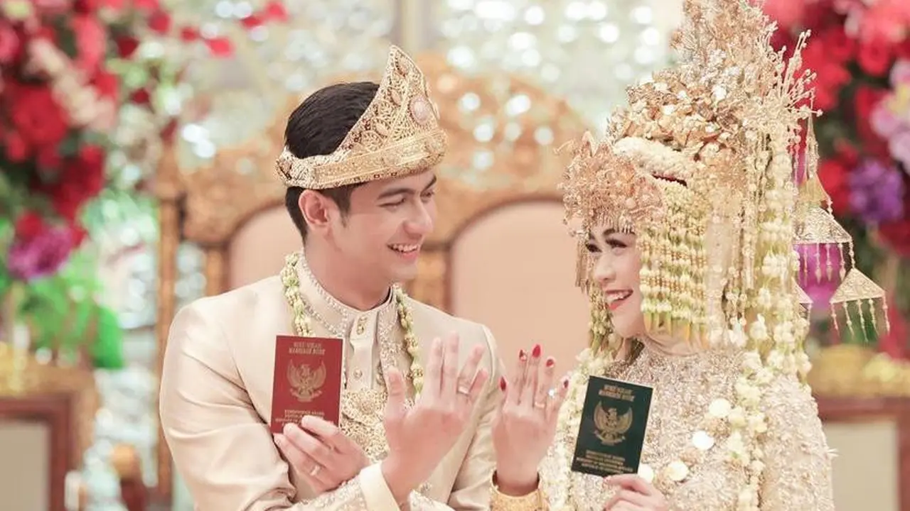 12 Potret Ria Ricis dan Teuku Ryan di Momen Pernikahan, Memesona dengan Busana Palembang
