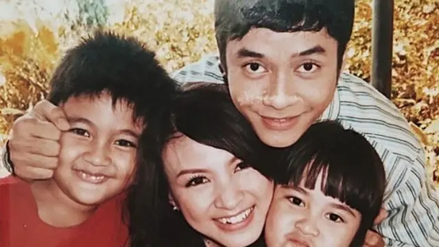 6 Foto Lawas Adly Fairuz dari Kecil Hingga Remaja, Curi Perhatian
