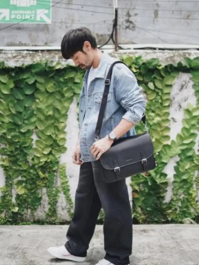 Tas kantor yang muat untuk barang penting