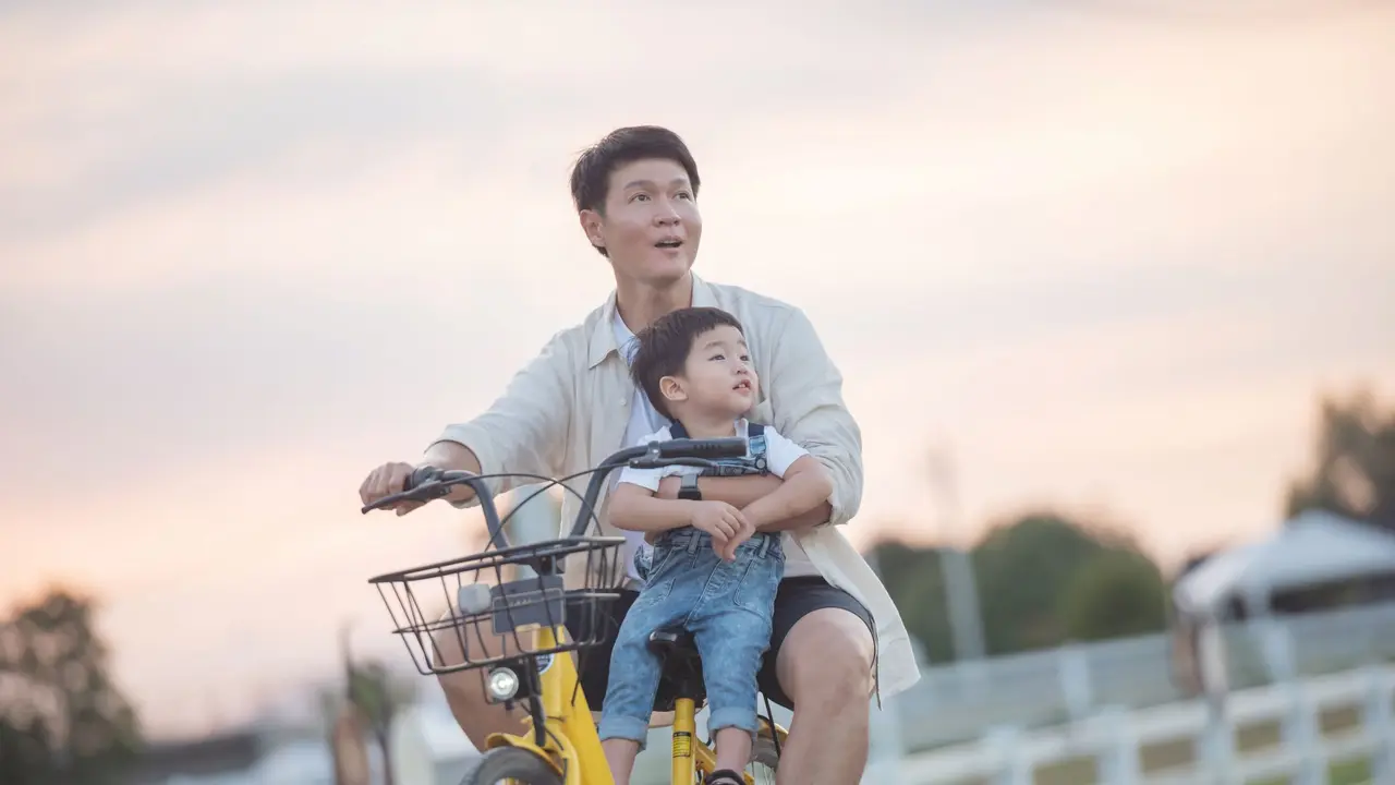 10 Aktivitas Sederhana yang Bisa Membangun Hubungan Ayah dan Anak, Dijamin Makin Dekat!