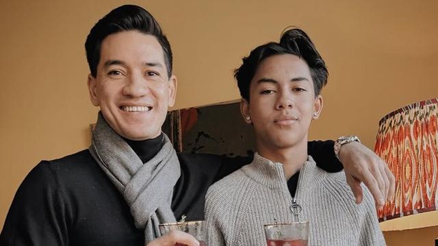 Perayaan Natal Keluarga Andrew White dan Nana Mirdad