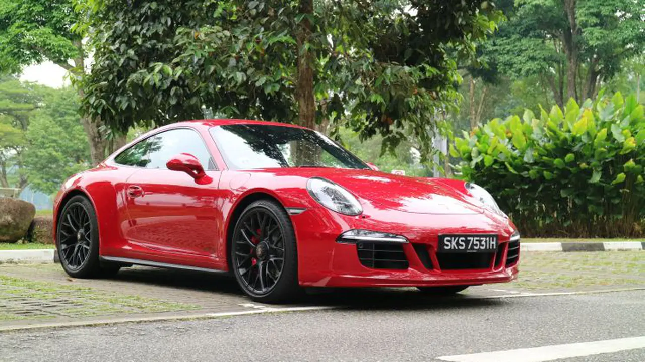 Porsche 911 Carrera GTS 