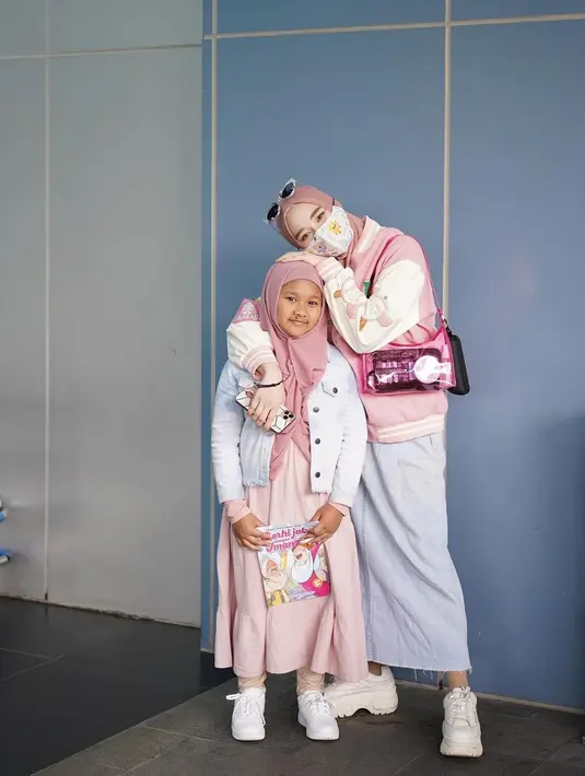 Inara dan Virgoun juga sudah tidak tinggal dalam satu rumah sejak 23 April 2023 silam. [Instagram/mommy_starla]