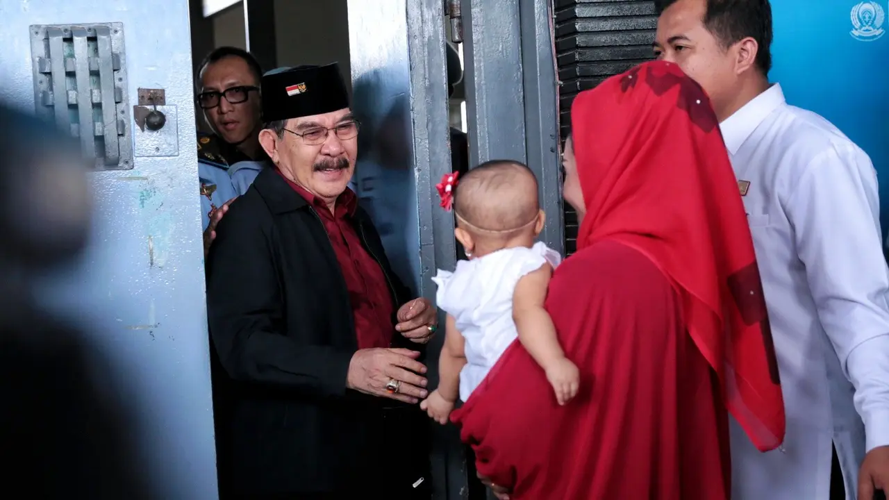 Teriakan 'Merdeka!' Sambut Kebebasan Antasari Azhar 