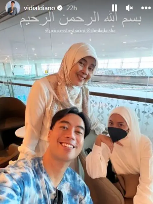 Tak hanya berdua saja, Vidi Aldiano dan Sheila Dara pun diketahui turut serta mengajak sang ibu. Hal ini terlihat dari unggahan Intagram Stories milik Vidi. (Liputan6.com/IG/@vidialdiano)