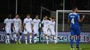 Para pemain Prancis merayakan gol yang dicetak Olivier Giroud ke gawang Islandia pada laga Kualifikasi Piala Eropa 2020 di Reykjavik, Sabtu (11/10). Islandia kalah 0-1 dari Prancis. (AFP/Jonathan Nackstrand)
