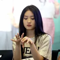 Setelah kisah cintanya dengan Stefan Wiliam, kandas, Natasha Wilona sering dikaitkan menjalin hubungan dengan lawan mainnya di sinetron Anak Sekolahan, Verrel Bramasta. (Nurwahyunan/Bintang.com)