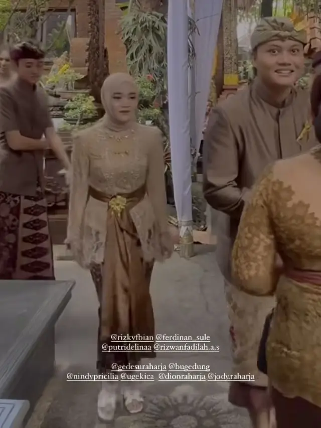 Putri Delina saat Antar Sang Kakak Rizky Febian Jalani Prosesi Adat Bali