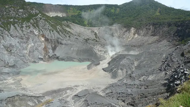 Daftar Kawah Gunung di Indonesia yang Eksotik