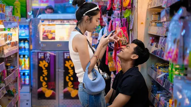 Gaya Bucin ala Pasangan Gen Z Arhan Pratama dan Azizah Salsha Selama Setahun Menikah Meski Jarang Terlihat Bersama