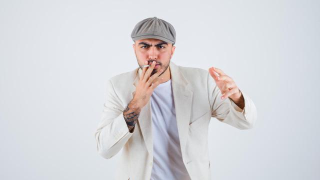 Ilustrasi menyamarkan bau rokok