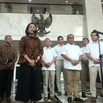 Menteri Keuangan Sri Mulyani menyambut kedatangan Tim Gugus Tugas Sinkronisasi Prabowo-Gibran, di Kementerian Keuangan, Jakarta, Jumat (31/5/2024). (Merdeka.com)