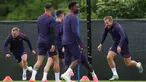 Pemain Inggris #09 Harry Kane (kanan) dan #20 Jarrod Bowen (kiri) mengambil bagian dalam sesi Latihan salaam EURO 2024 di Blankenhain, Jerman timur, Sabtu (15/6/2024). (Adrian DENNIS / AFP)