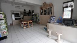 Pustakawan saat berjaga di Perpustakaan Yayasan Mitra Netra, Jakarta, Selasa (3/12/2019). Adanya perpustakaan ini diharapkan para disabilitas dapat menempuh pendidikan mandiri, berkualitas, dan terwujudnya kehidupan tunanetra yang bermakna dalam masyarakat inklusif. (merdeka.com/Iqbal S Nugroho)