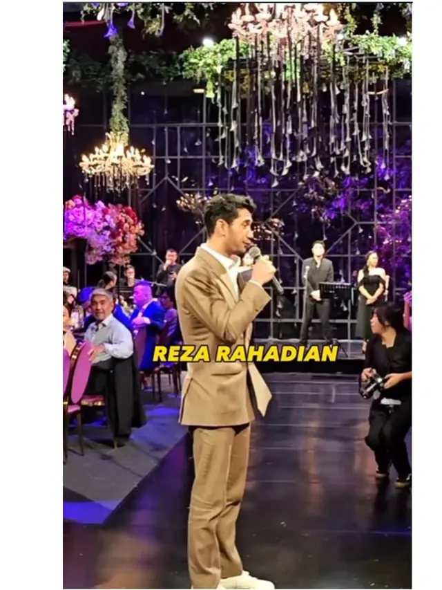 6 Potret Reza Rahadian di Rangkaian Pernikahan BCL, Mengaku Sangat Terharu