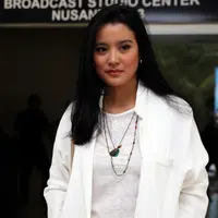 Sederhana tapi memikat, itulah kata yang cocok untuk Marcella Zalianty kali ini (bintang.com/Muhammad Akrom Sukarya)