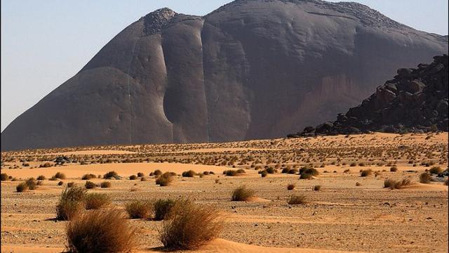 Ada di Indonesia, Ini 6 Batu Monolit Terbesar di Dunia yang Punya Pemandangan Indah