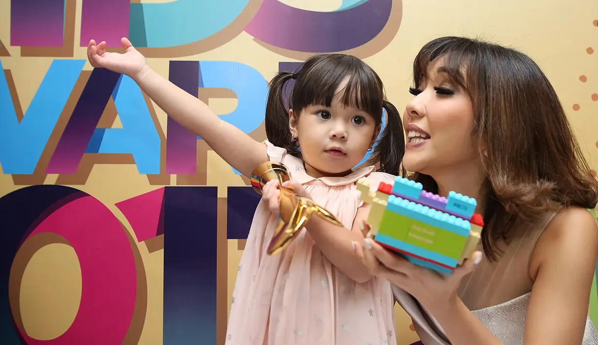 "Senang dan terharu karena banyak yang sayang sama Gempi, nggak hanya kita keluarga," tuturnya. (Bambang E. Ros/Bintang.com)